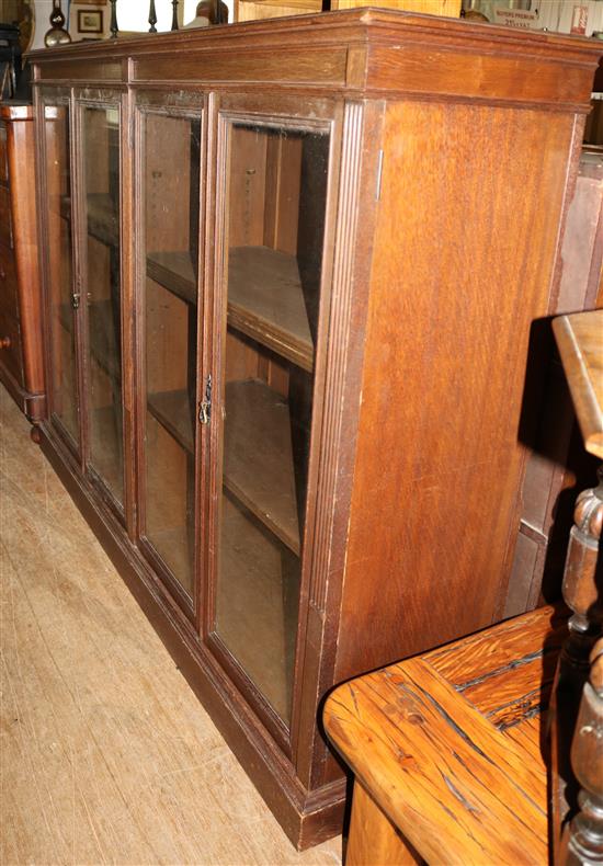 Oak glazed Bookcase (-)